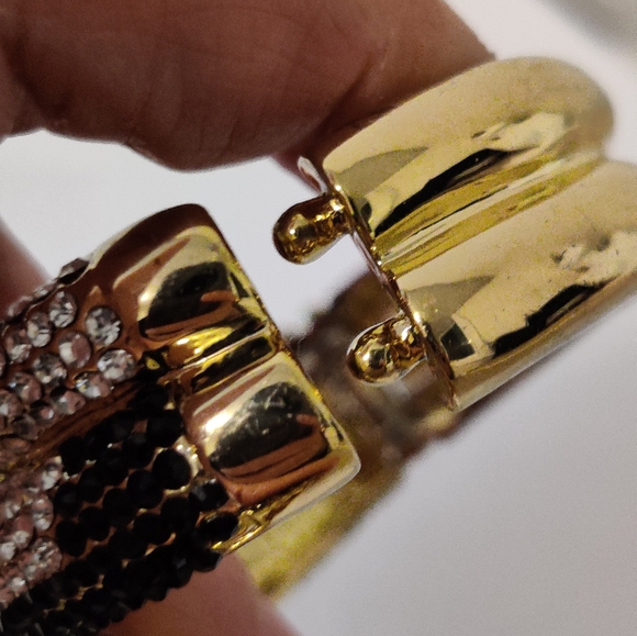 Vintage Dramatic Snake Hinged Cuff Bracelet - Picture 11 of 16